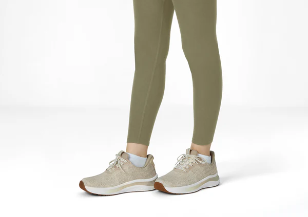 orthofeet-nira-blonde-lifestyle